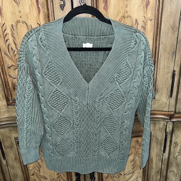 Aerie Cable Knit V-Neck Sweater - Picture 2 of 8